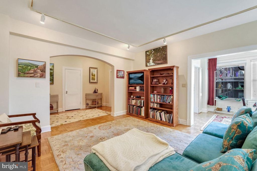 Image 3 of property listing at 4000 CATHEDRAL AVE NW #530 B, Washington, DC 20016