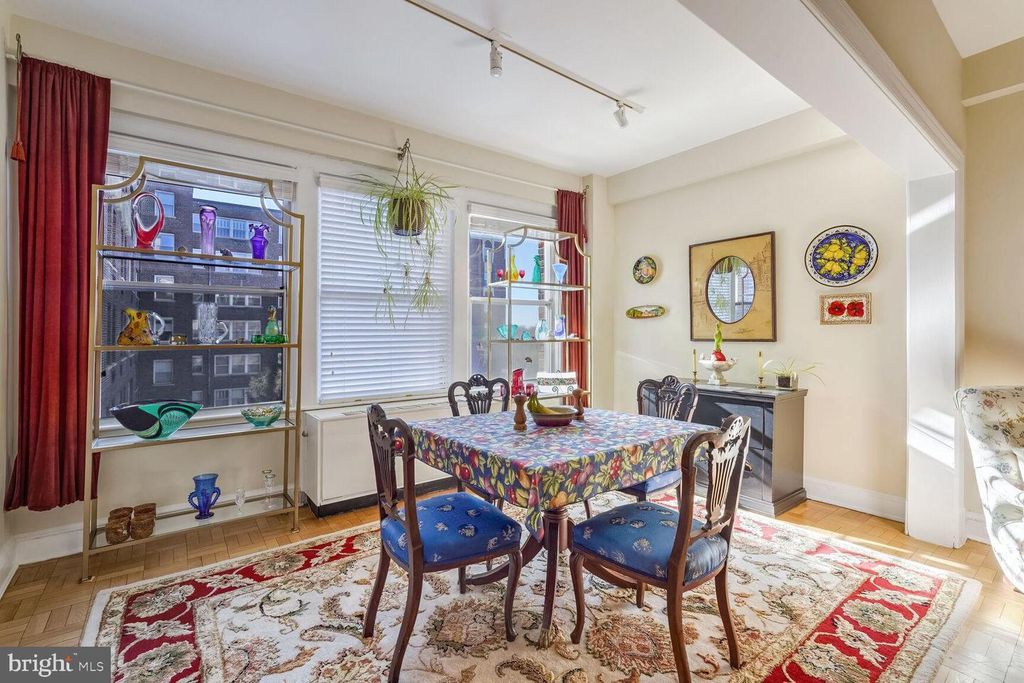 Image 4 of property listing at 4000 CATHEDRAL AVE NW #530 B, Washington, DC 20016