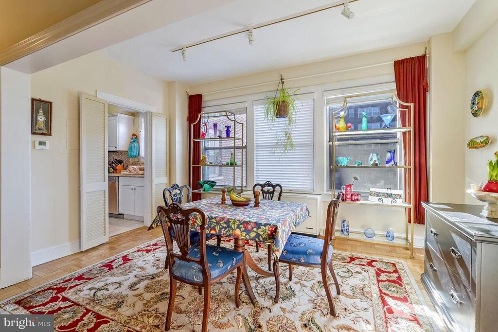 Image 5 of property listing at 4000 CATHEDRAL AVE NW #530 B, Washington, DC 20016