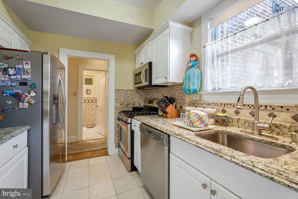 Image 9 of property listing at 4000 CATHEDRAL AVE NW #530 B, Washington, DC 20016