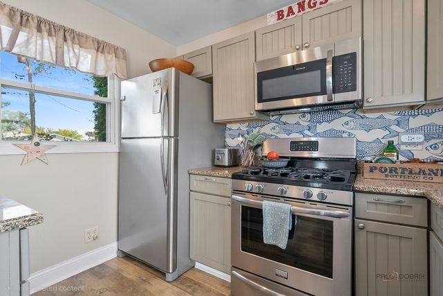 903 Madison Avenue, Wauconda, IL 60084