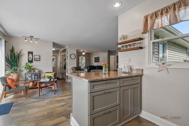 903 Madison Avenue, Wauconda, IL 60084