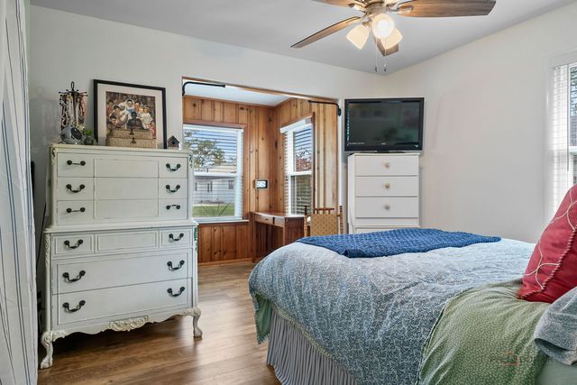 903 Madison Avenue, Wauconda, IL 60084