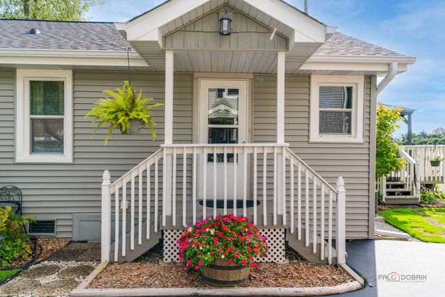 903 Madison Avenue, Wauconda, IL 60084
