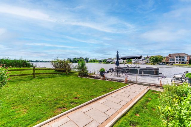 903 Madison Avenue, Wauconda, IL 60084