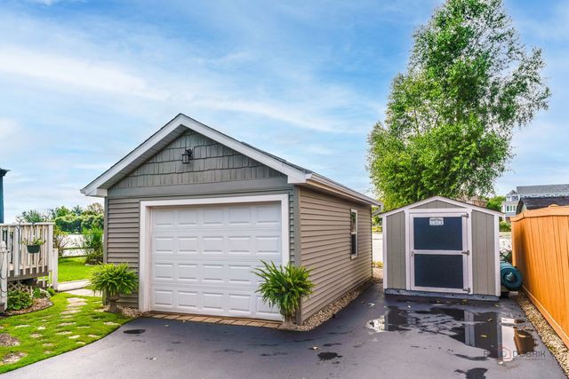 903 Madison Avenue, Wauconda, IL 60084