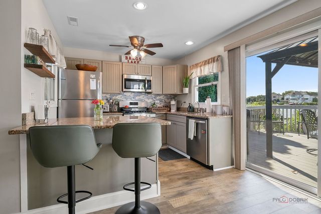 903 Madison Avenue, Wauconda, IL 60084