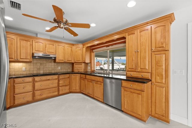 2193 Macadamia ST, St James City, FL 33956