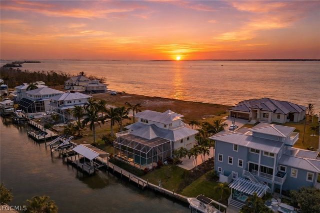 2193 Macadamia ST, St James City, FL 33956