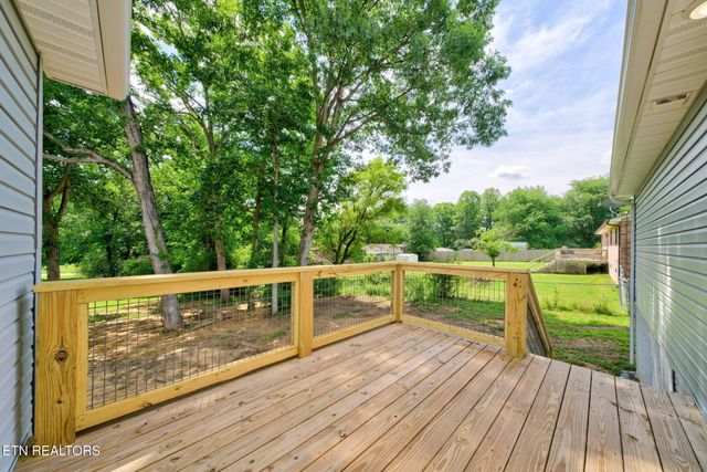430 Rhododendron Circle, Crossville, TN 38555