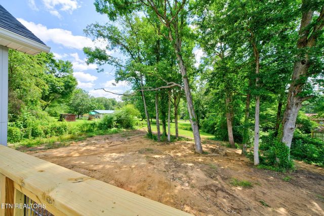 430 Rhododendron Circle, Crossville, TN 38555