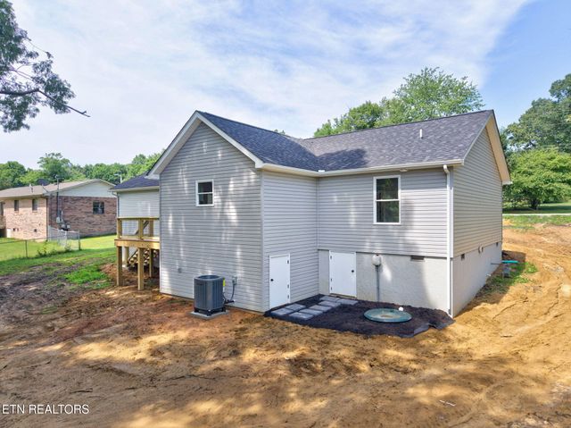430 Rhododendron Circle, Crossville, TN 38555