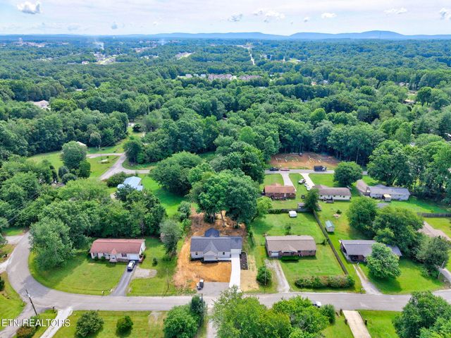 430 Rhododendron Circle, Crossville, TN 38555