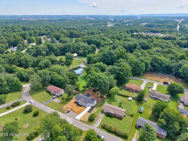 430 Rhododendron Circle, Crossville, TN 38555
