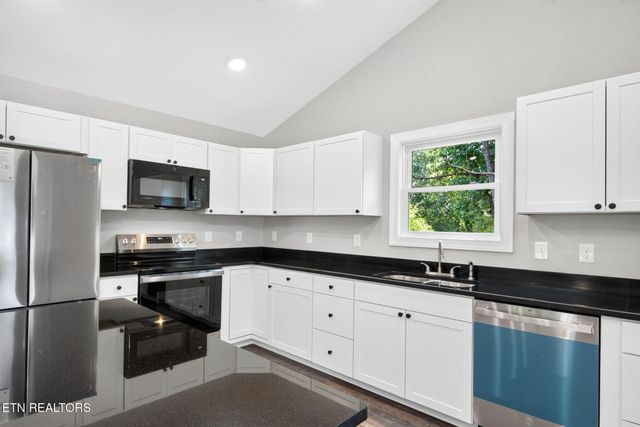 430 Rhododendron Circle, Crossville, TN 38555