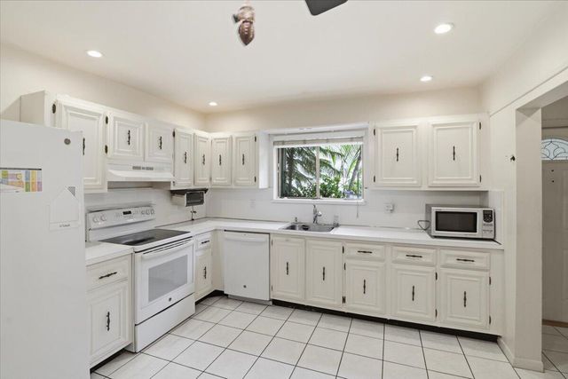 275 Jacaranda Drive, Plantation, FL 33324