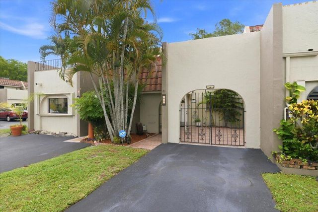 275 Jacaranda Drive, Plantation, FL 33324