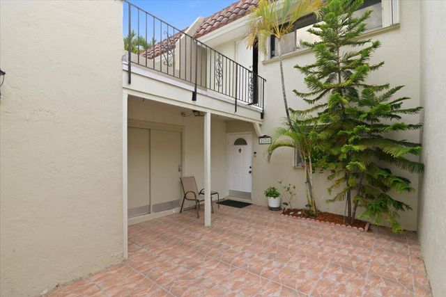 275 Jacaranda Drive, Plantation, FL 33324