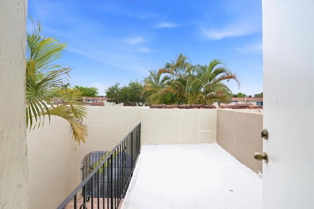 275 Jacaranda Drive, Plantation, FL 33324