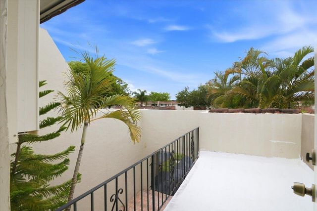 275 Jacaranda Drive, Plantation, FL 33324