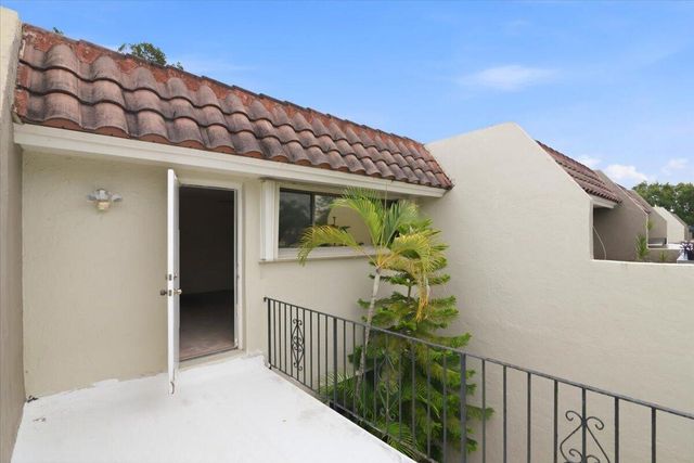 275 Jacaranda Drive, Plantation, FL 33324