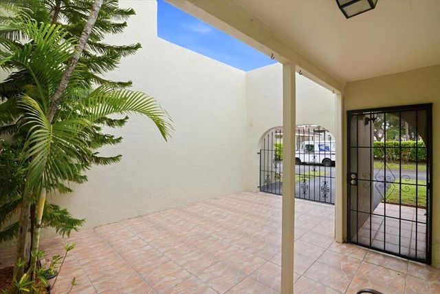 275 Jacaranda Drive, Plantation, FL 33324