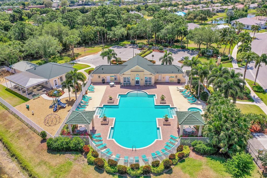 Image 32 of property listing at 515 SW Indian Key Drive, Port St. Lucie, FL 34986