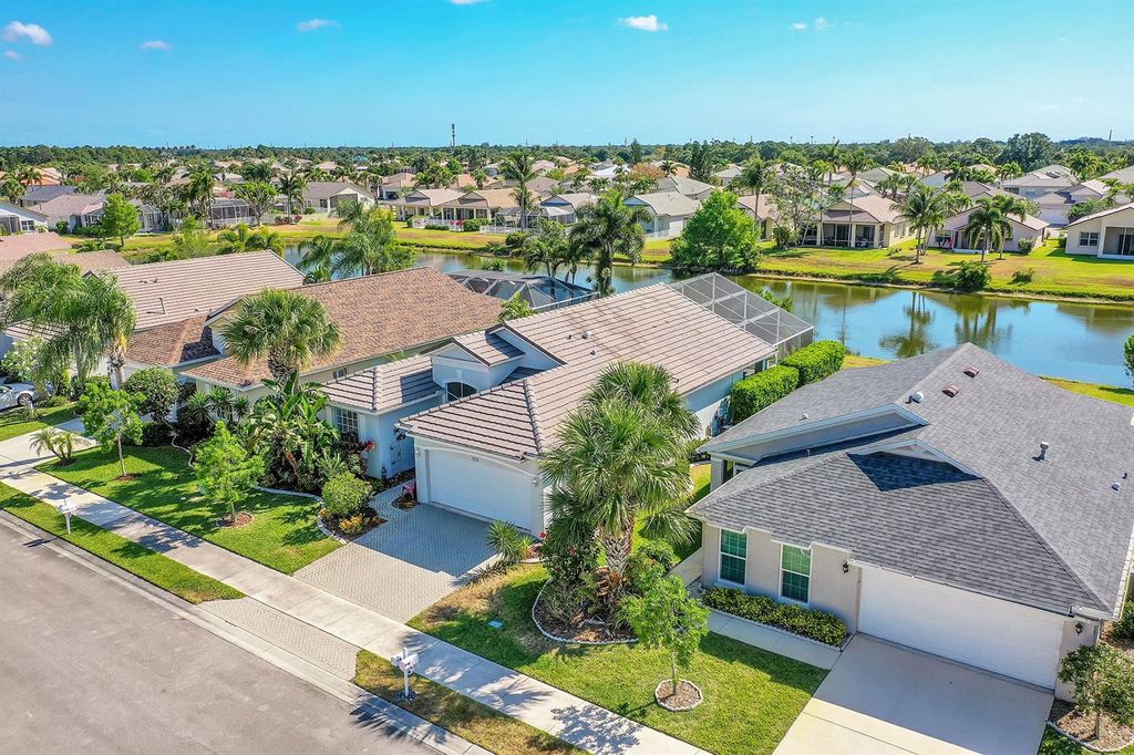 Image 34 of property listing at 515 SW Indian Key Drive, Port St. Lucie, FL 34986