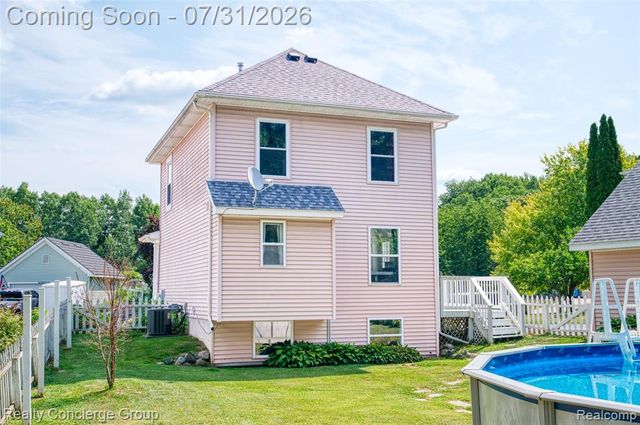 476 Waverly, Howell, MI 48843