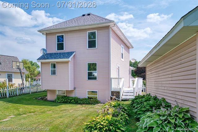 476 Waverly, Howell, MI 48843