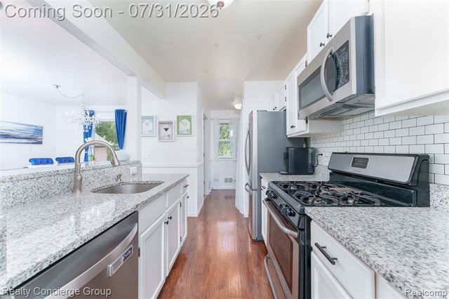 476 Waverly, Howell, MI 48843
