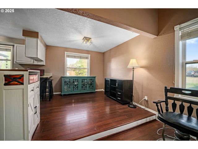 304 Nw 5TH St, Sublimity, OR 97385