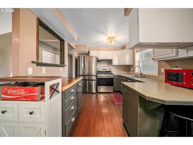 304 Nw 5TH St, Sublimity, OR 97385