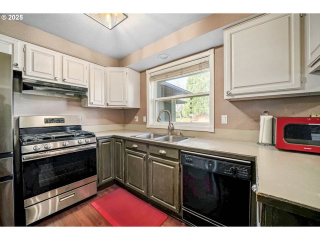 304 Nw 5TH St, Sublimity, OR 97385