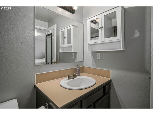 304 Nw 5TH St, Sublimity, OR 97385