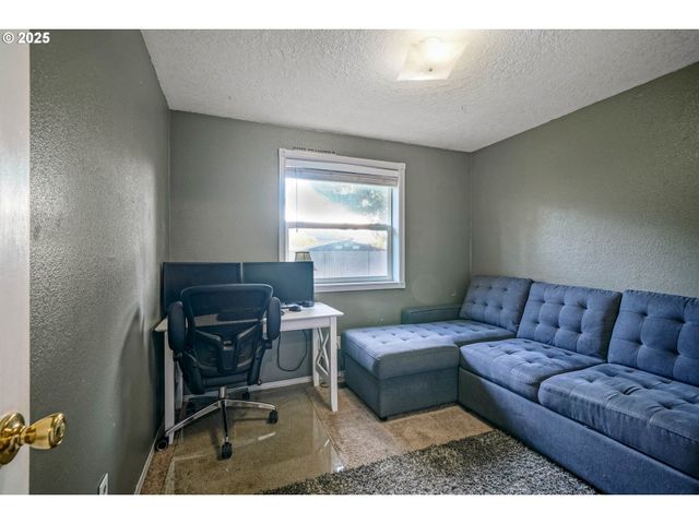 304 Nw 5TH St, Sublimity, OR 97385