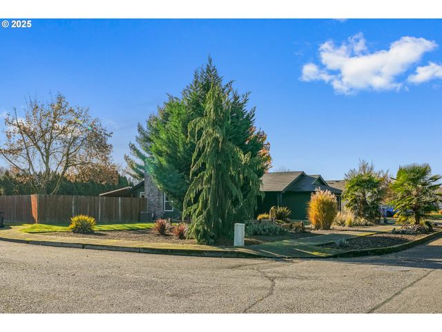 304 Nw 5TH St, Sublimity, OR 97385