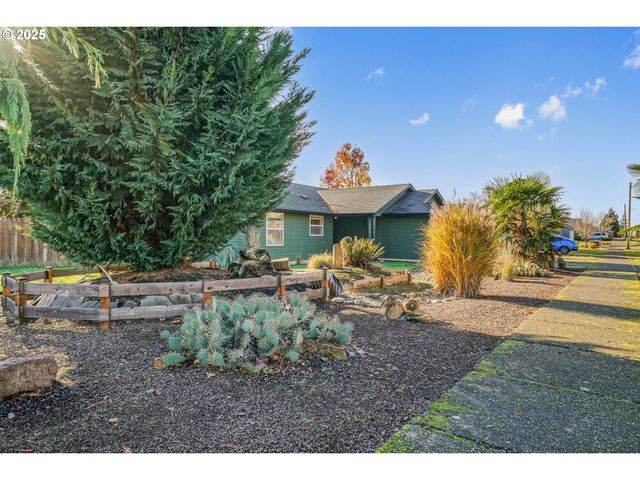 304 Nw 5TH St, Sublimity, OR 97385