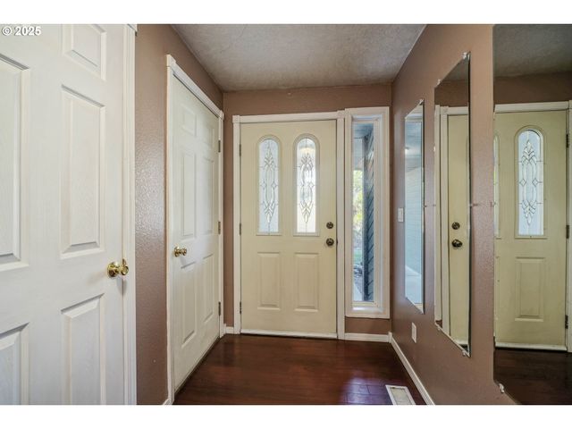 304 Nw 5TH St, Sublimity, OR 97385