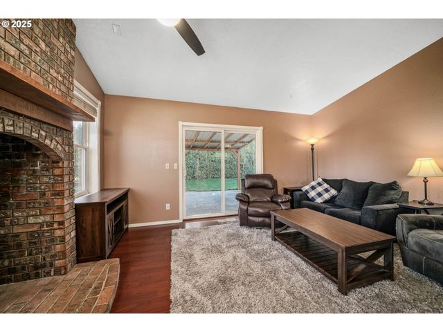 304 Nw 5TH St, Sublimity, OR 97385