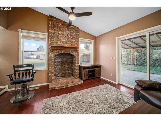 304 Nw 5TH St, Sublimity, OR 97385