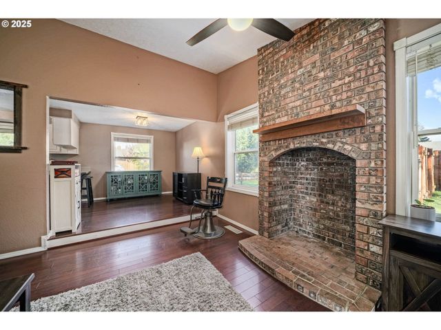 304 Nw 5TH St, Sublimity, OR 97385