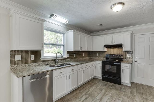 811 Forest Park Lane, Suwanee, GA 30024