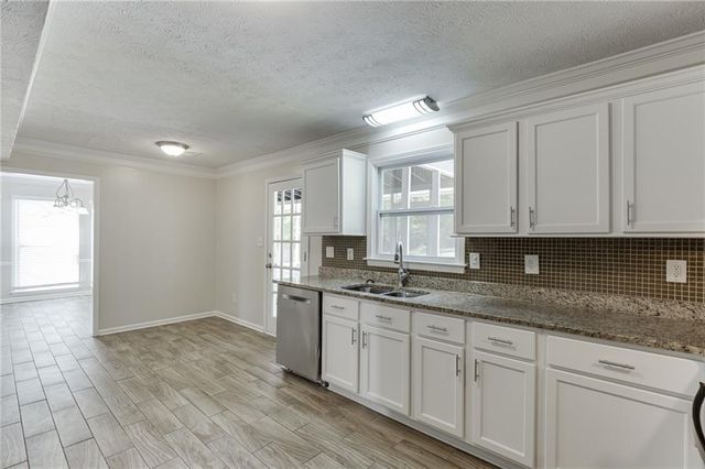 811 Forest Park Lane, Suwanee, GA 30024