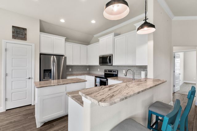 219 Bayless Avenue, Godley, TX 76044