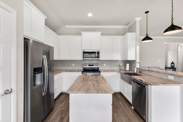 219 Bayless Avenue, Godley, TX 76044
