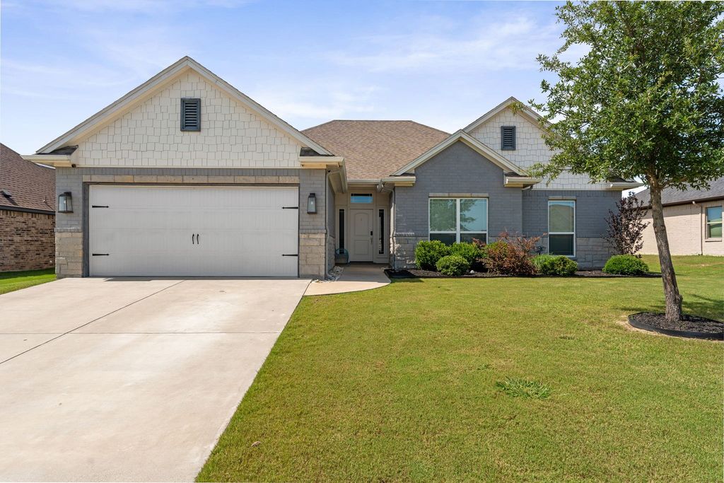 219 Bayless Avenue, Godley, TX 76044