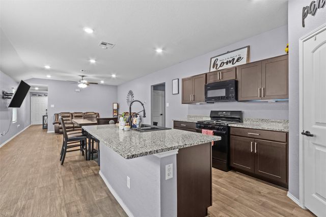 339 Euclid LN, Uhland, TX 78640