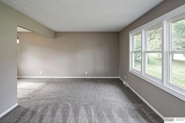 1865 S 131st Avenue, Omaha, NE 68144