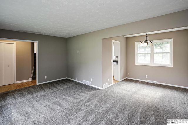 1865 S 131st Avenue, Omaha, NE 68144